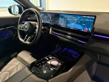 BMW 520 i M Sport Pano Shadow-Line Head-up AHK SHZ