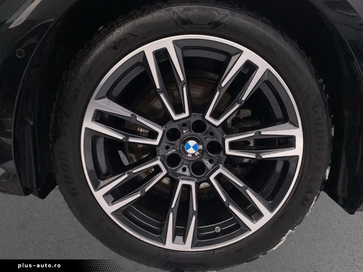 BMW 520i Lim M SPORT AdLED AHK Pano StHz H K St Go