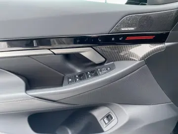 BMW 520i Lim M SPORT AdLED AHK Pano StHz H K St Go