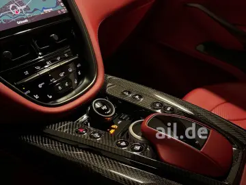 ASTON MARTIN DBX 707