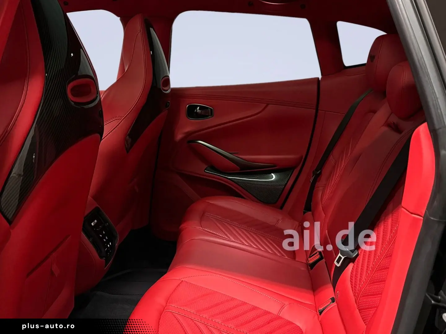 ASTON MARTIN DBX 707