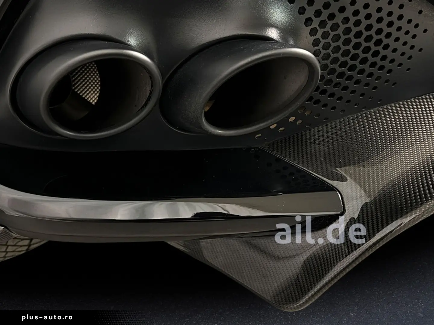 ASTON MARTIN DBX 707