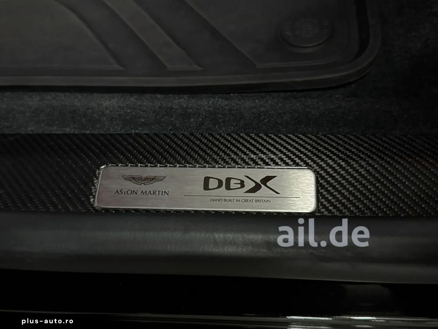 ASTON MARTIN DBX 707