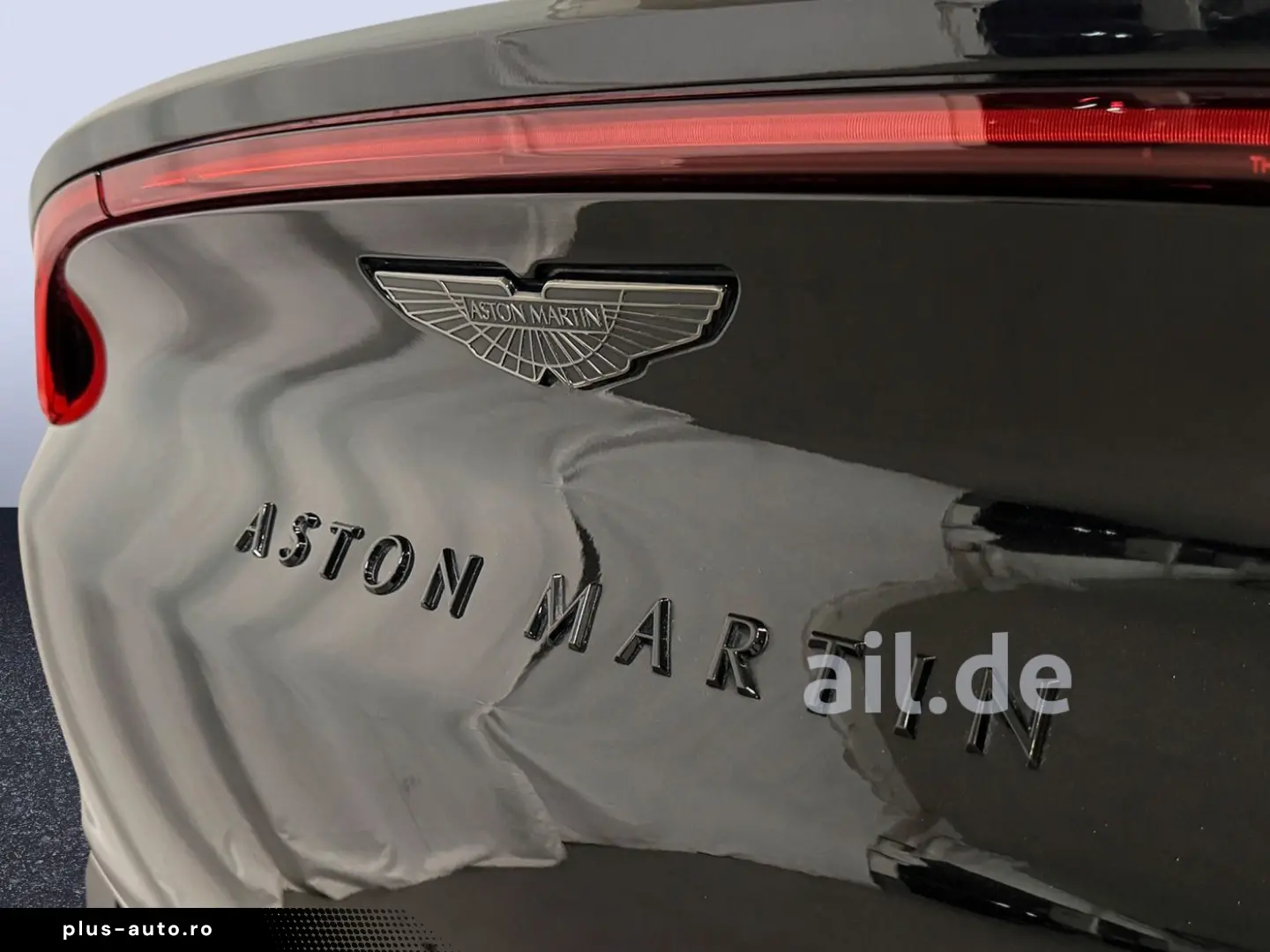 ASTON MARTIN DBX 707