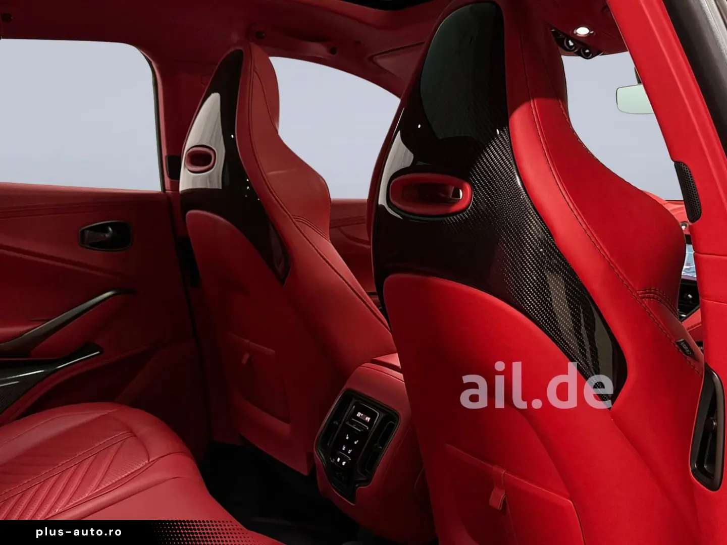 ASTON MARTIN DBX 707