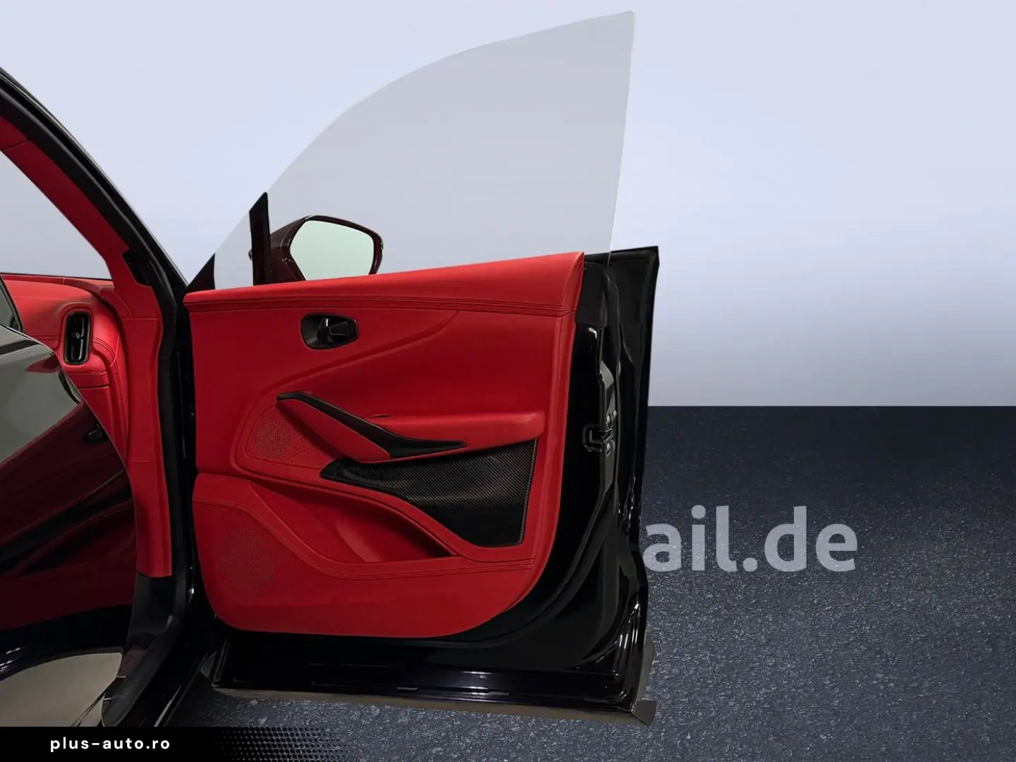 ASTON MARTIN DBX 707