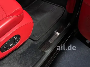 ASTON MARTIN DBX 707