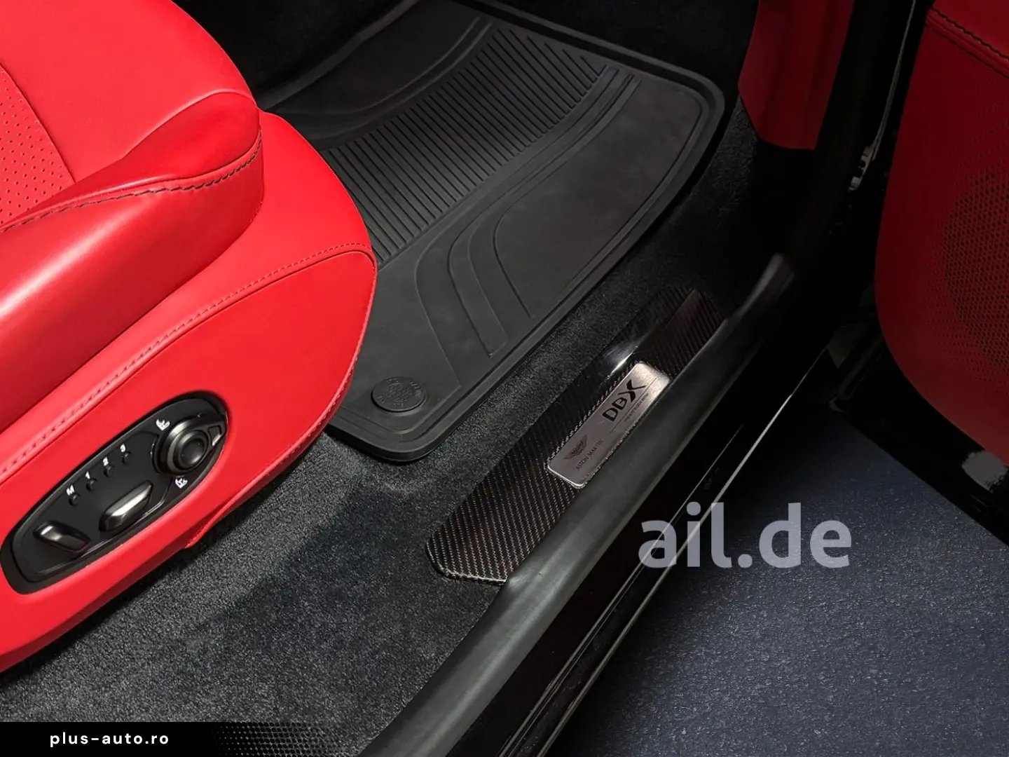 ASTON MARTIN DBX 707