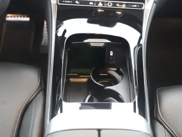 MERCEDES-BENZ GLC 200 4M AMG Line 2x LED PANO AHK