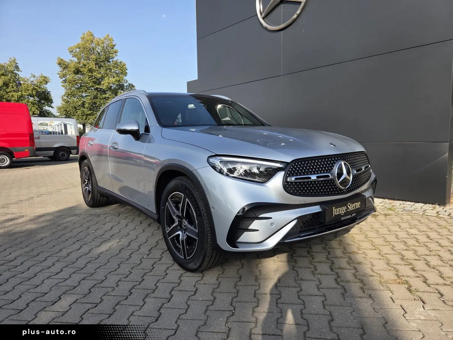 MERCEDES-BENZ GLC 200 AMG-LINE PANO  LEDER