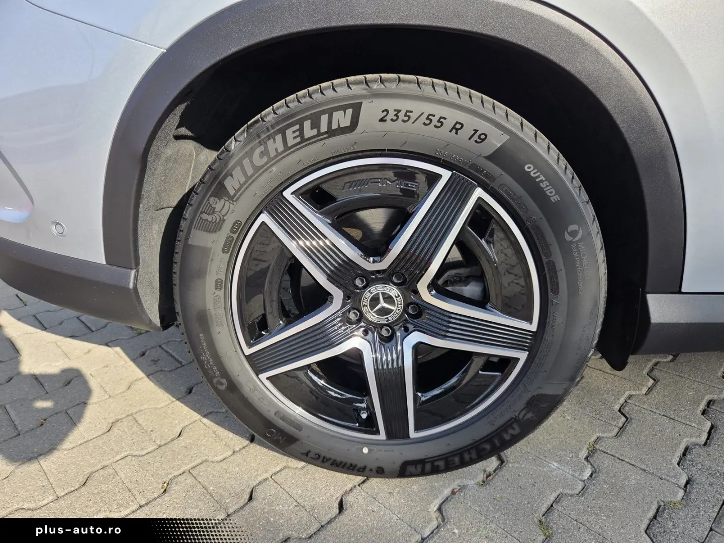 MERCEDES-BENZ GLC 200 AMG-LINE PANO  LEDER