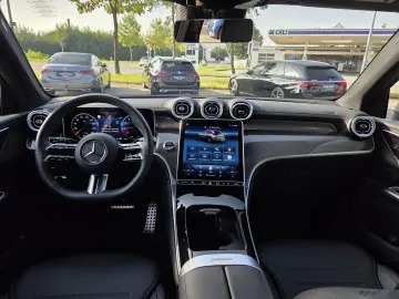 MERCEDES-BENZ GLC 200 AMG-LINE PANO  LEDER