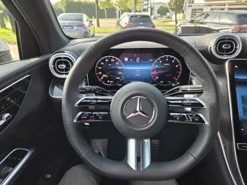 MERCEDES-BENZ GLC 200 AMG-LINE PANO  LEDER