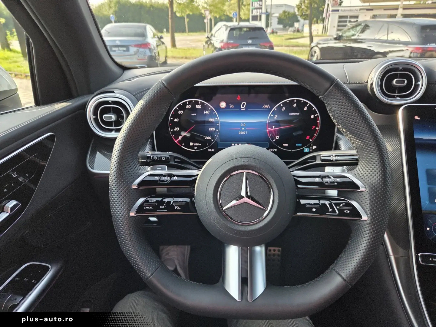 MERCEDES-BENZ GLC 200 AMG-LINE PANO  LEDER