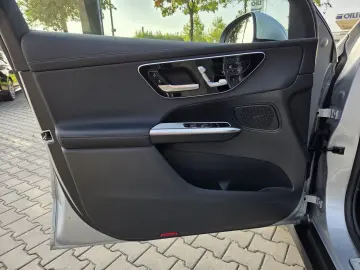 MERCEDES-BENZ GLC 200 AMG-LINE PANO  LEDER