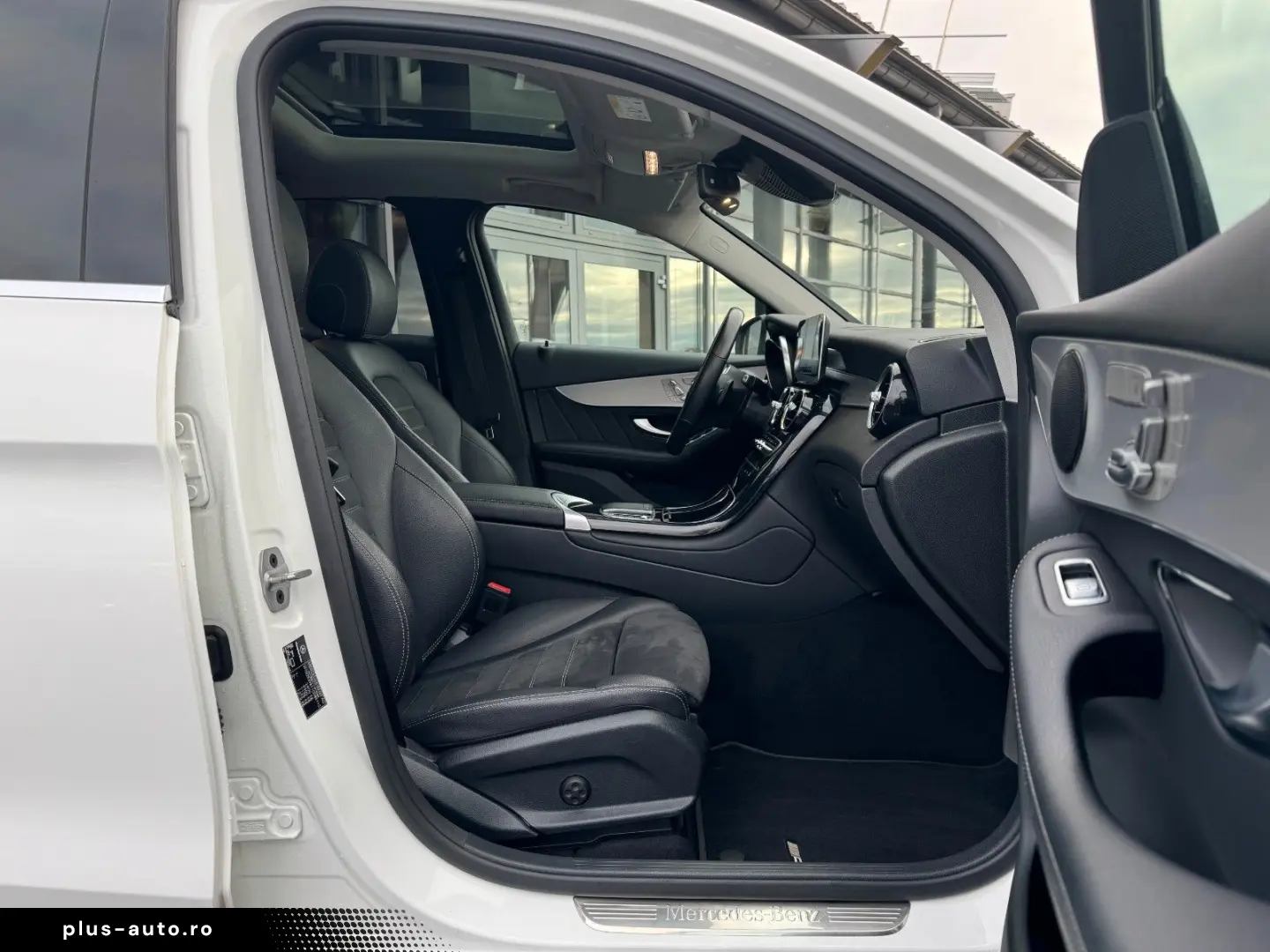 MERCEDES-BENZ GLC 200 4M AMG Pano Distr 360 HUD