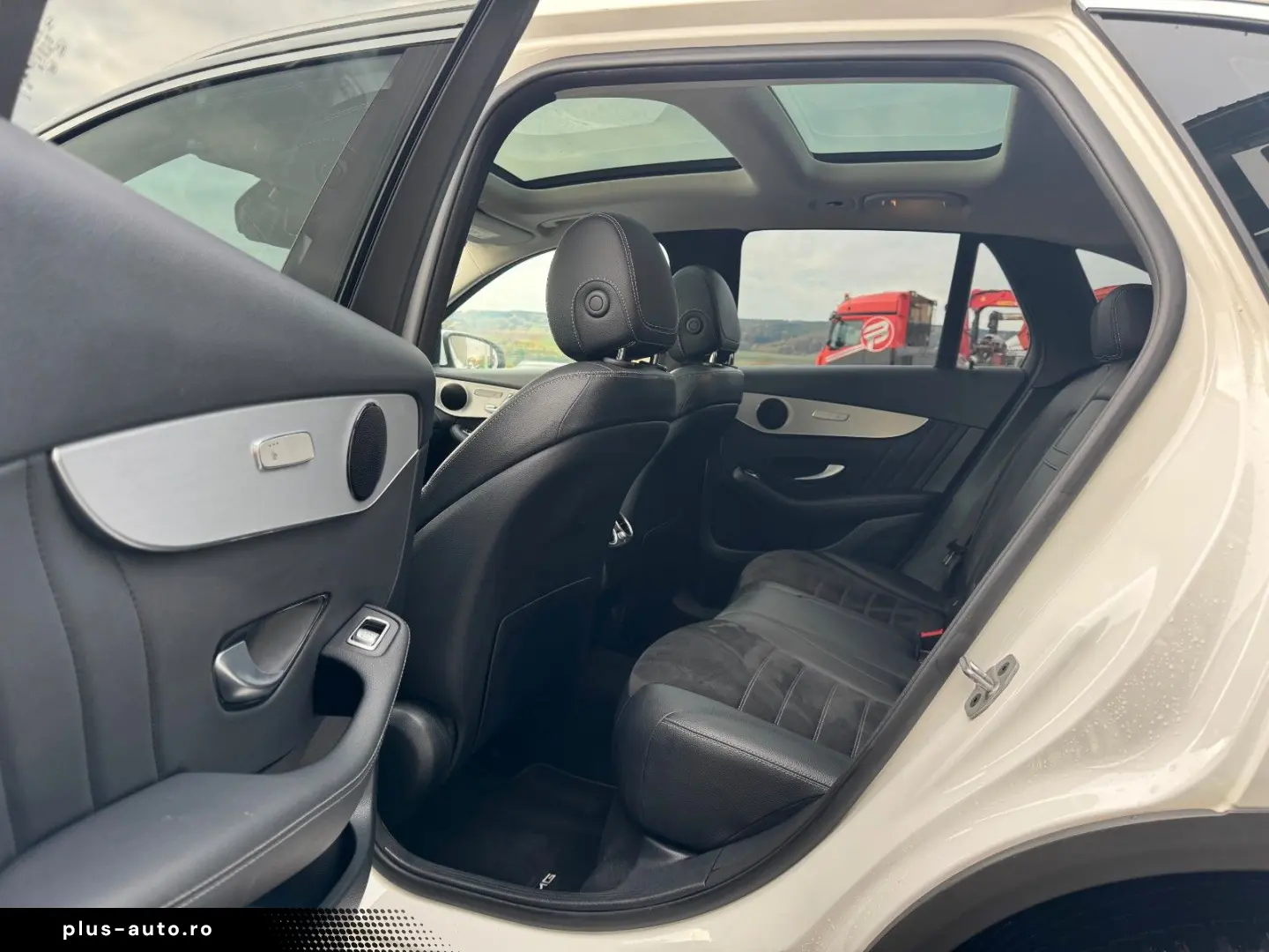 MERCEDES-BENZ GLC 200 4M AMG Pano Distr 360 HUD