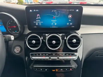 MERCEDES-BENZ GLC 200 4M AMG Pano Distr 360 HUD