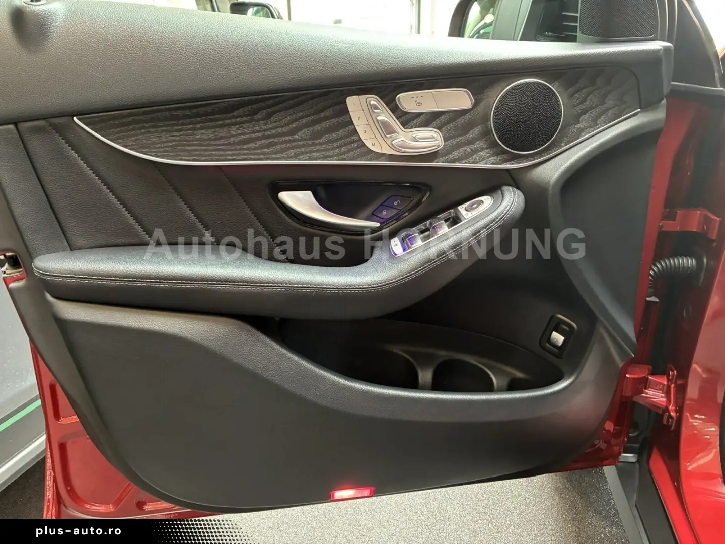 MERCEDES-BENZ GLC 200 AMG 4M PANO 360  DISTR NightP