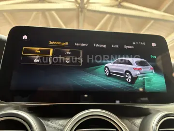 MERCEDES-BENZ GLC 200 AMG 4M PANO 360  DISTR NightP