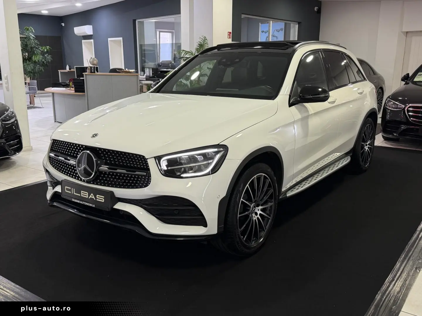 MERCEDES-BENZ GLC 200 4M AMG-LINE PANO DIGITAL