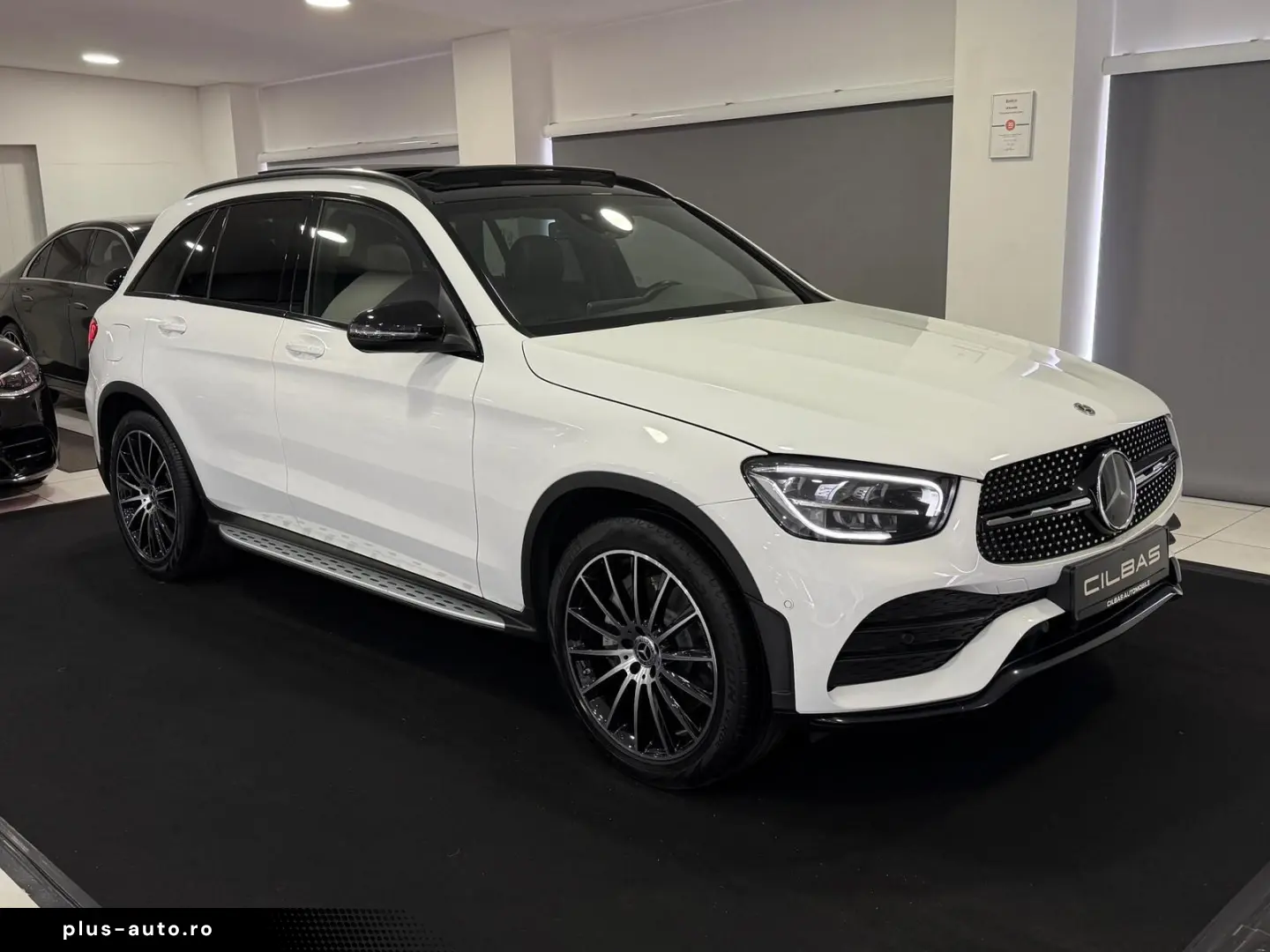 MERCEDES-BENZ GLC 200 4M AMG-LINE PANO DIGITAL