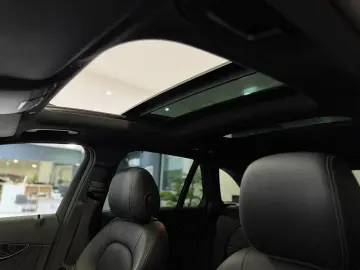 MERCEDES-BENZ GLC 200 4M AMG-LINE PANO DIGITAL