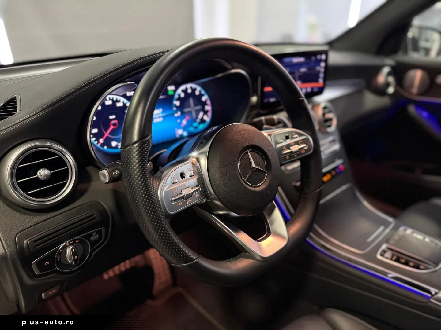 MERCEDES-BENZ GLC 200 4M AMG-LINE PANO DIGITAL