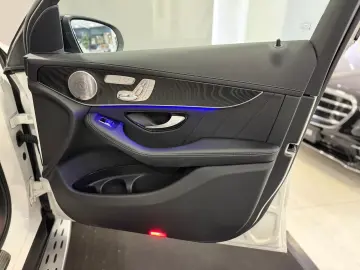 MERCEDES-BENZ GLC 200 4M AMG-LINE PANO DIGITAL