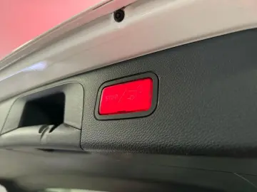 MERCEDES-BENZ GLC 200 4M AMG-LINE PANO DIGITAL