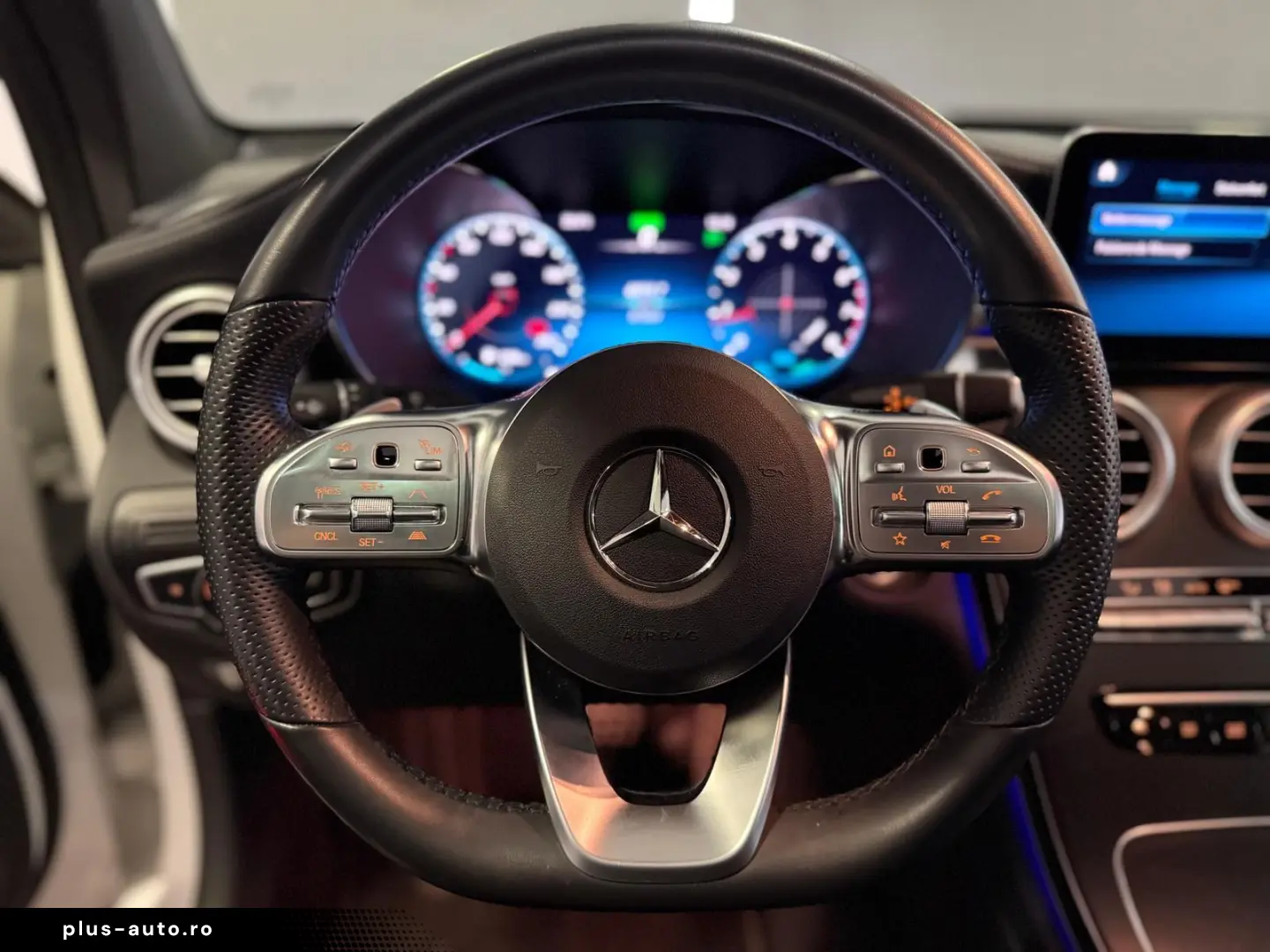 MERCEDES-BENZ GLC 200 4M AMG-LINE PANO DIGITAL