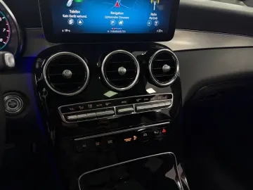 MERCEDES-BENZ GLC 200 4M 9G AMG LED PANO WIDE