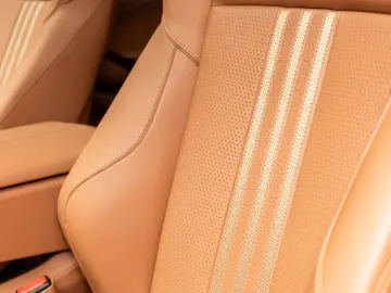 Aston Martin DBX 707 MY25   Q Paint