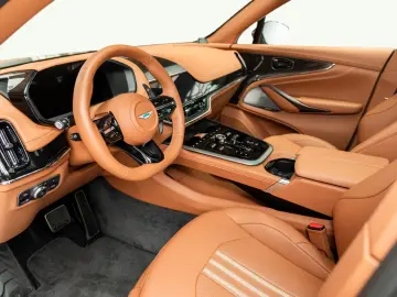 Aston Martin DBX 707 MY25   Q Paint