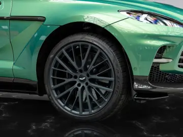 Aston Martin DBX 707 MY25   Q Paint