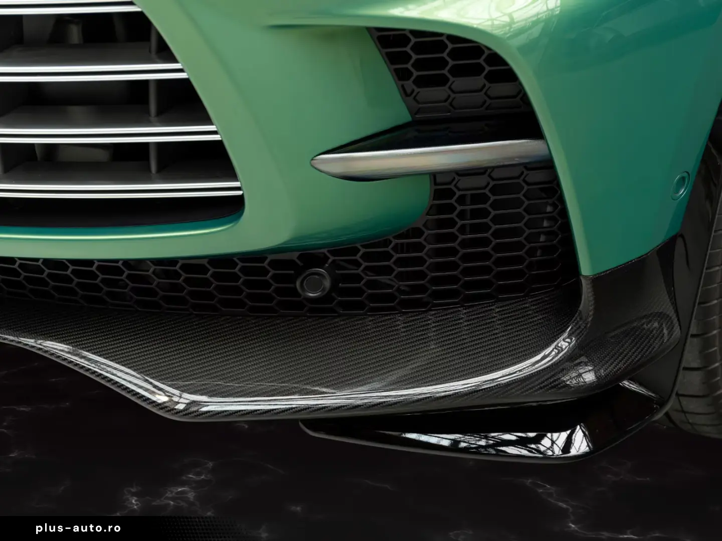 Aston Martin DBX 707 MY25   Q Paint