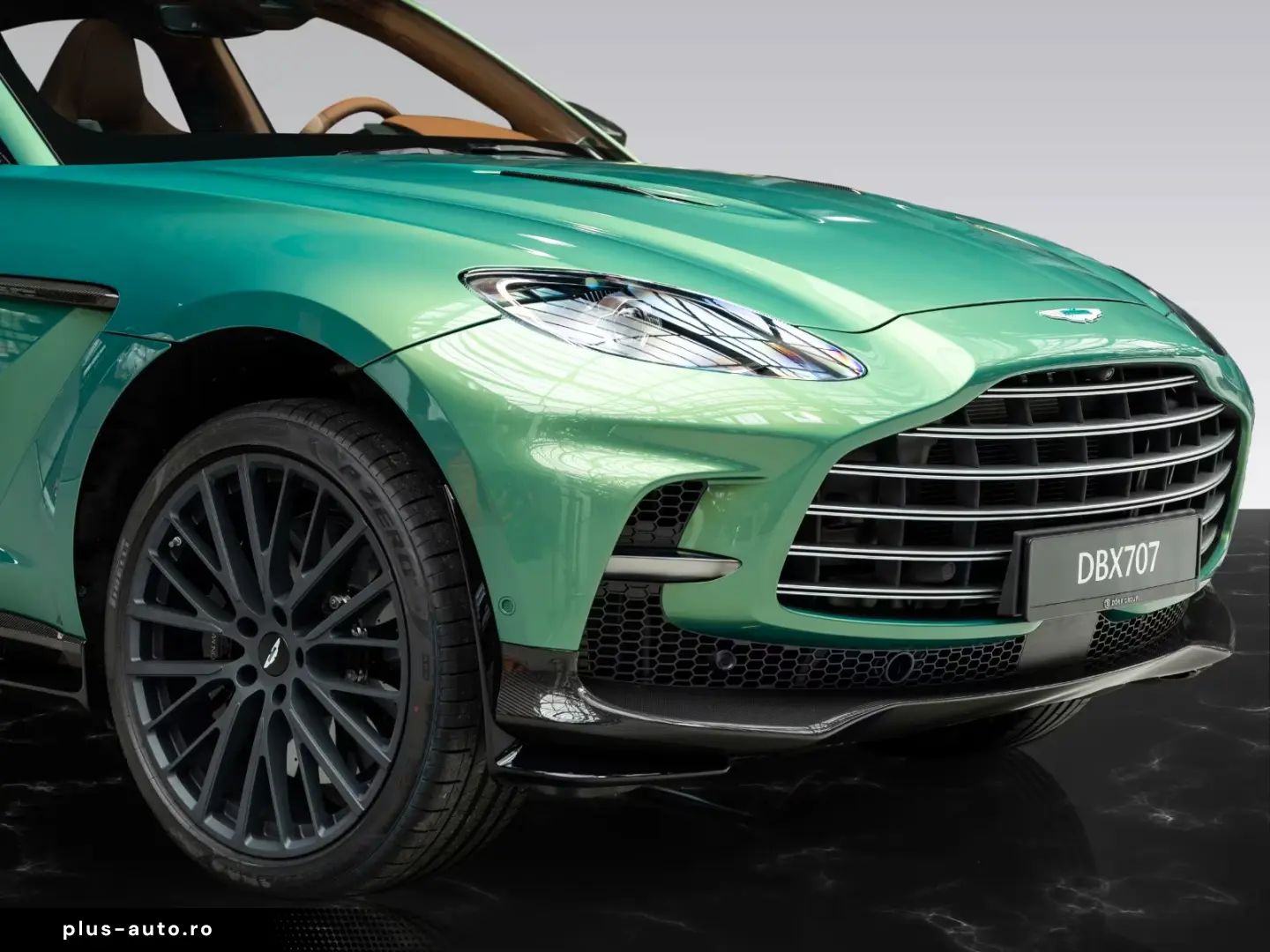 Aston Martin DBX 707 MY25   Q Paint