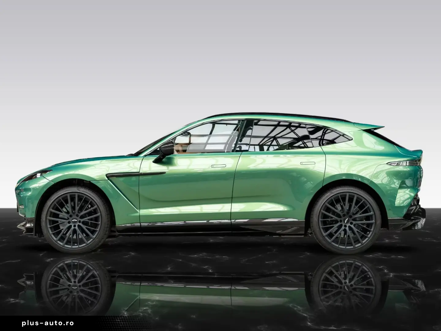 Aston Martin DBX 707 MY25   Q Paint