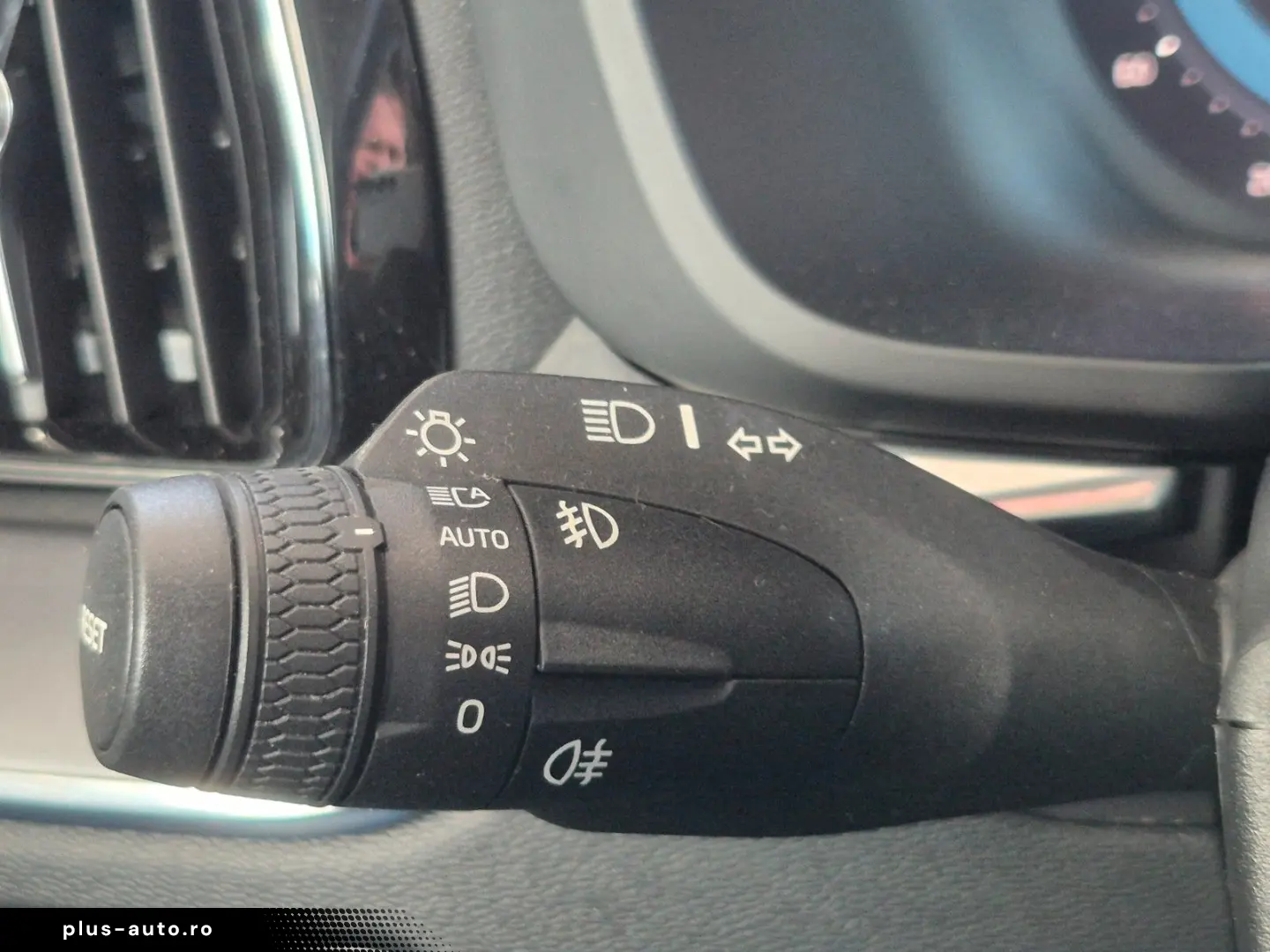 VOLVO XC60 Momentum Pro Navi Carplay Kamera SHZ