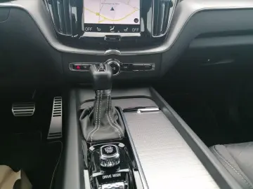 VOLVO XC60 D4 R-Design Harman Kardon Lichtpaket LED