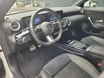 MERCEDES-BENZ CLA 250 4MATIC Coupé AMG Premium Distronic