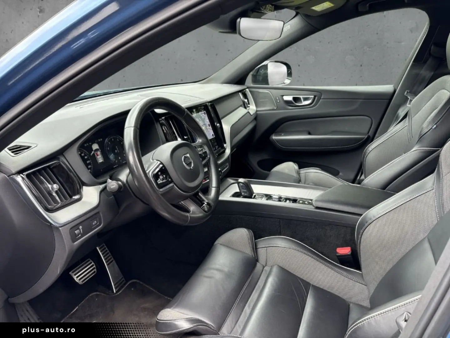 VOLVO XC60 B4 2WD R-Design Navi AHK Xenium LED