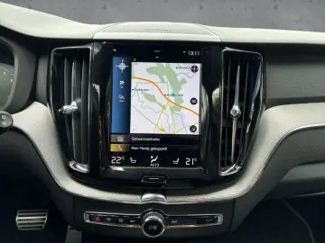 VOLVO XC60 B4 2WD R-Design Navi AHK Xenium LED