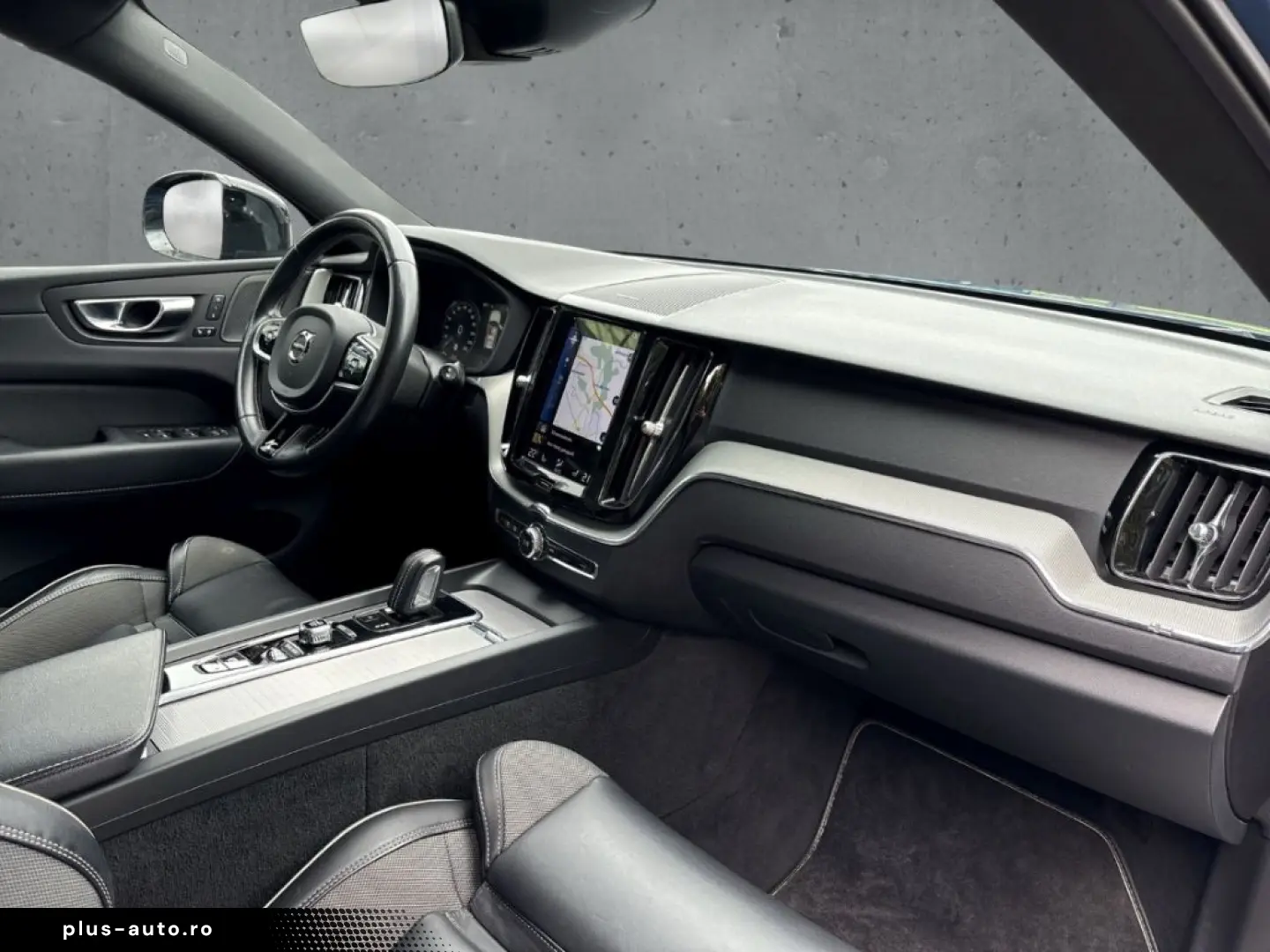 VOLVO XC60 B4 2WD R-Design Navi AHK Xenium LED