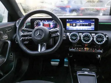 MERCEDES-BENZ CLA 250 4M Coupé AMG Pano HUD Night 18