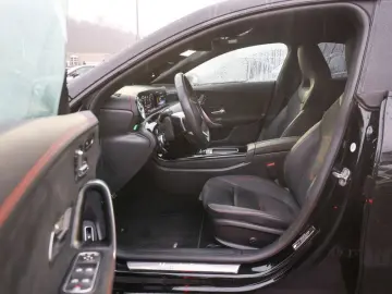 MERCEDES-BENZ CLA 250 4M Coupé AMG Pano HUD Night 18