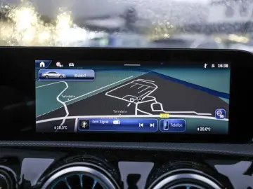 MERCEDES-BENZ CLA 250 4M Coupé AMG Pano HUD Night 18