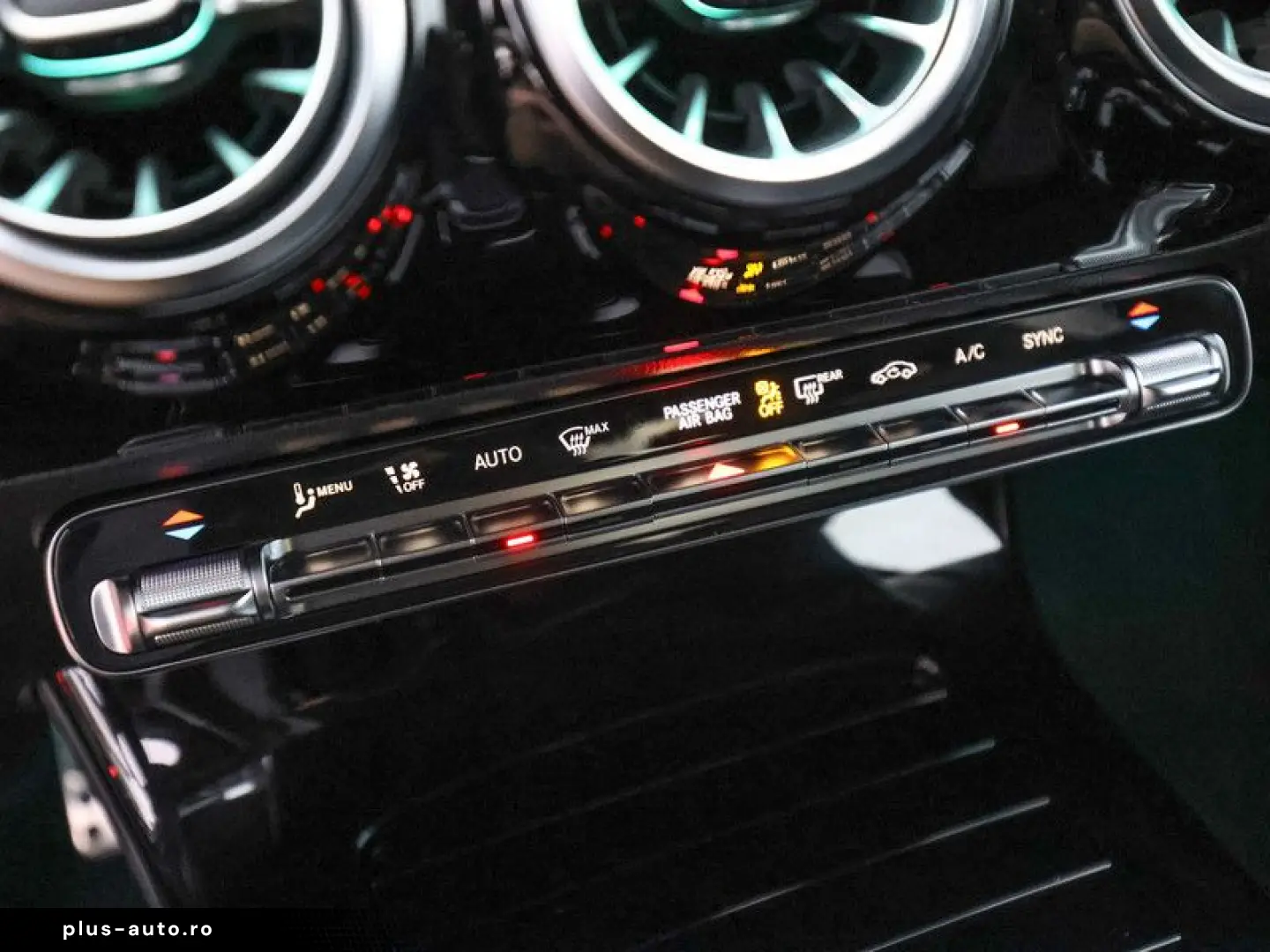 MERCEDES-BENZ CLA 250 4M Coupé AMG Pano HUD Night 18