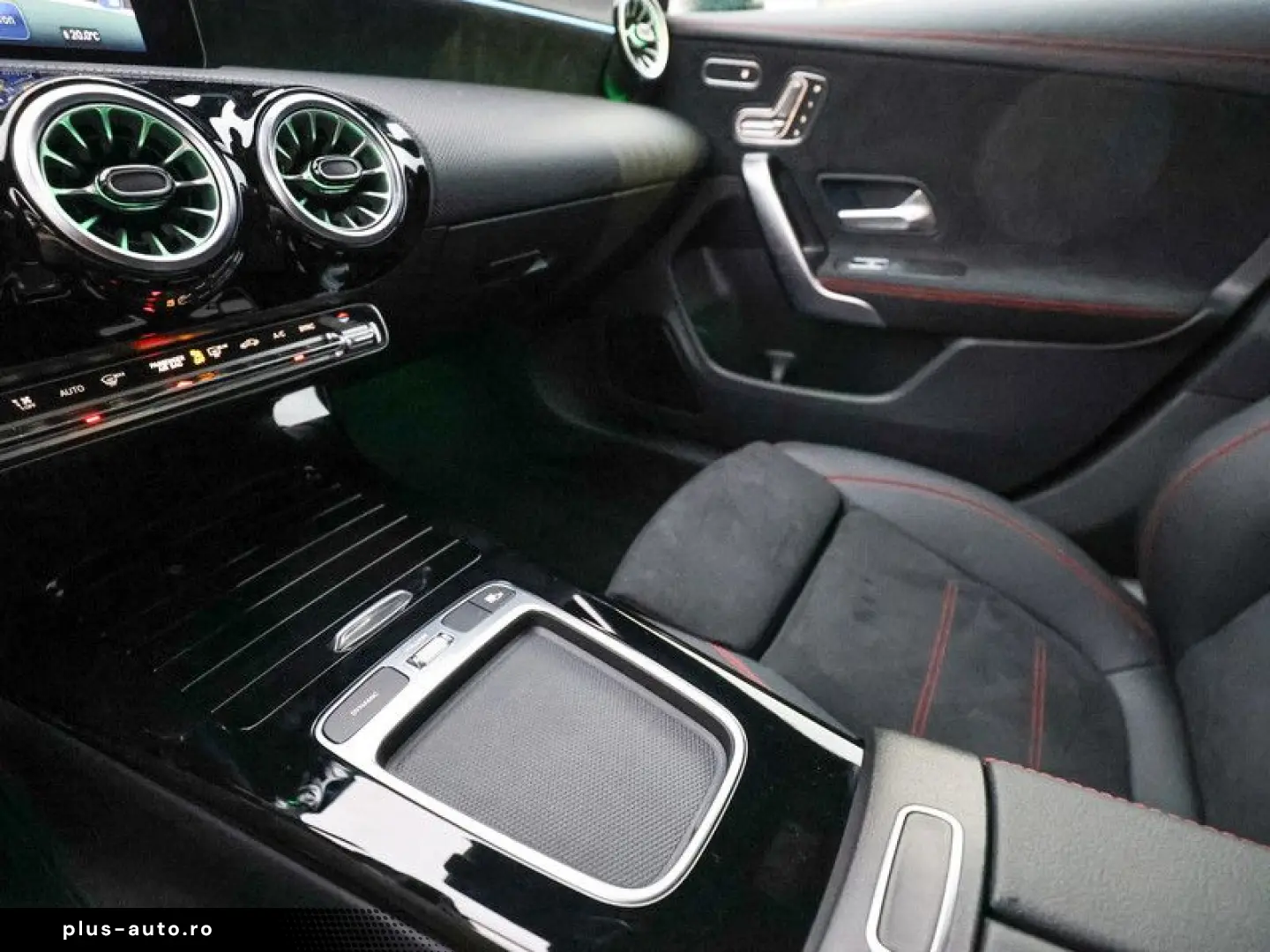 MERCEDES-BENZ CLA 250 4M Coupé AMG Pano HUD Night 18