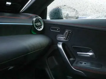 MERCEDES-BENZ CLA 250 4M Coupé AMG Pano HUD Night 18